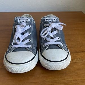 Converse Gray Chuck Taylor All Star Classic Toddler Low Top Shoe Size 10.